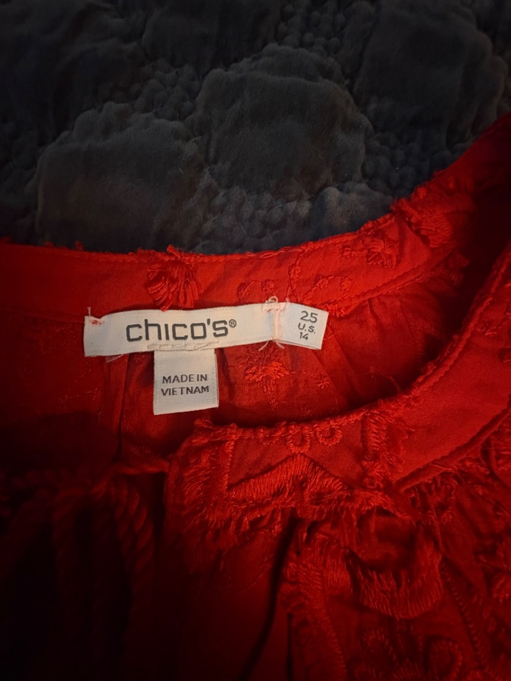 Chico's red star size 2.5 shirt - Picture 2 of 4